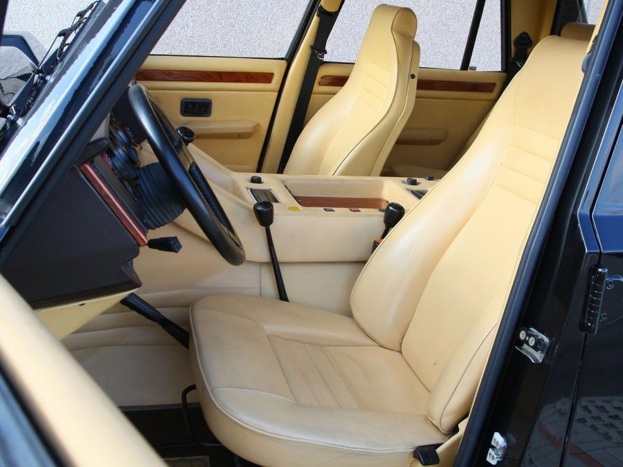 Интерьер Lamborghini LM002 1990 года  (NA) (фото 14 из 55)